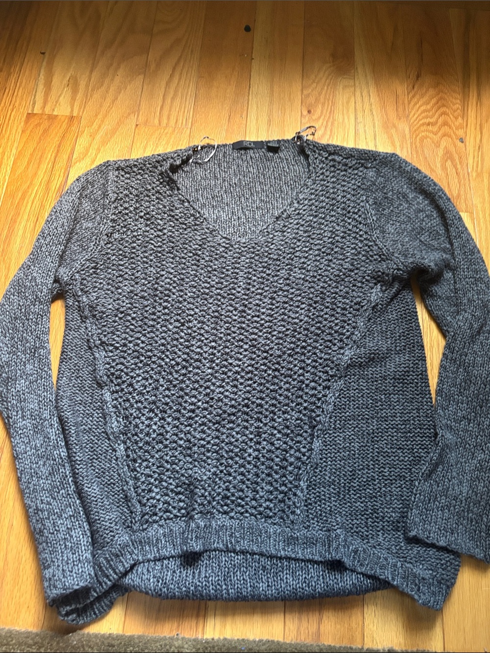 RDI Charcoal Gray Women's V-Neck Textured Knit Sweater